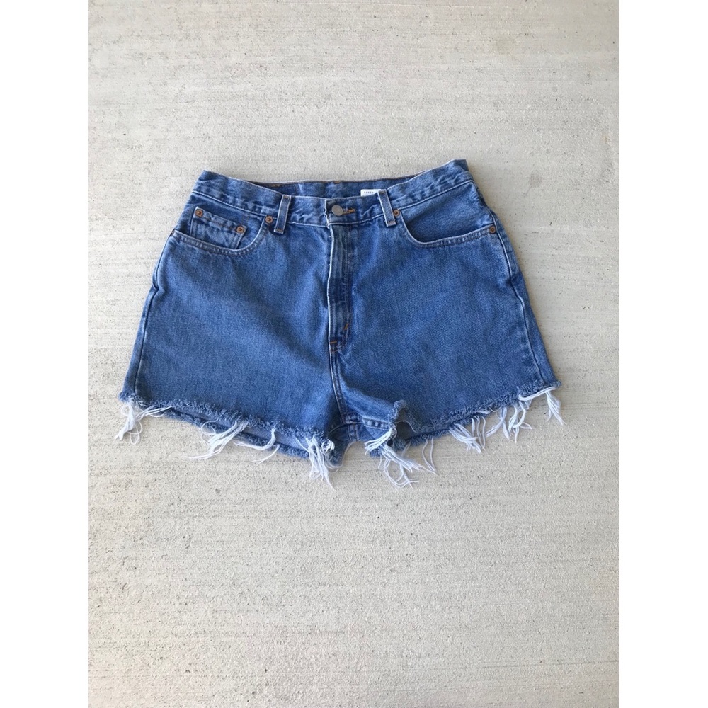 😻VINTAGE HIGH WAIST LEVI 560 CUTOFFS💋